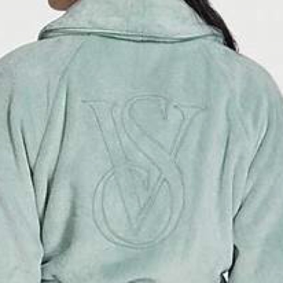 NWT Victoria’s Secret Cozy Short Plush Robe. HTF Color Sage Green. M/L. Soft. - Picture 6 of 12